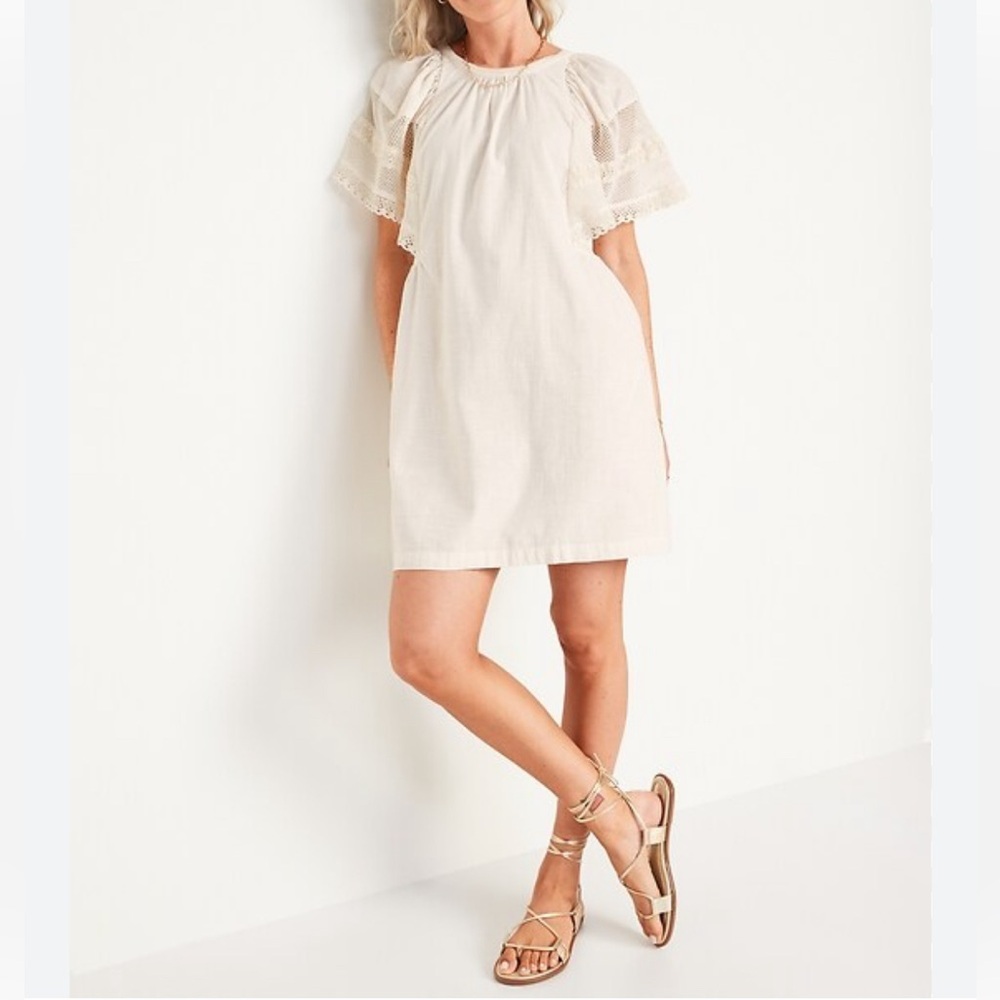 100% Cotton Crochet Lace Flutter Sleeve Dress in Crème de la crème. Size Medium